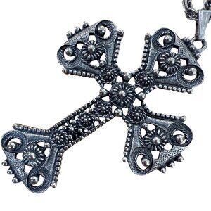Sarah Coventry Vintage 1974 Cross Pendant Necklace Limited Edition Ornate Silver